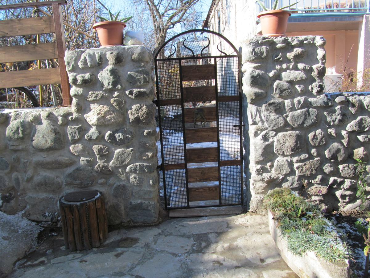 Artsiv Guesthouse Dilijan Eksteriør bilde